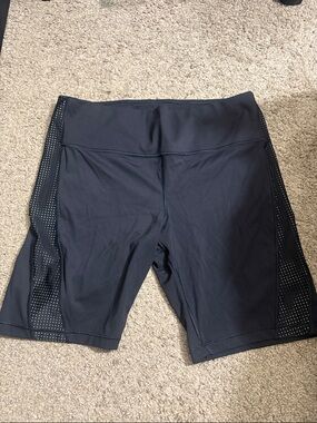 Athleta Hit It 9” Bike Short Size XL